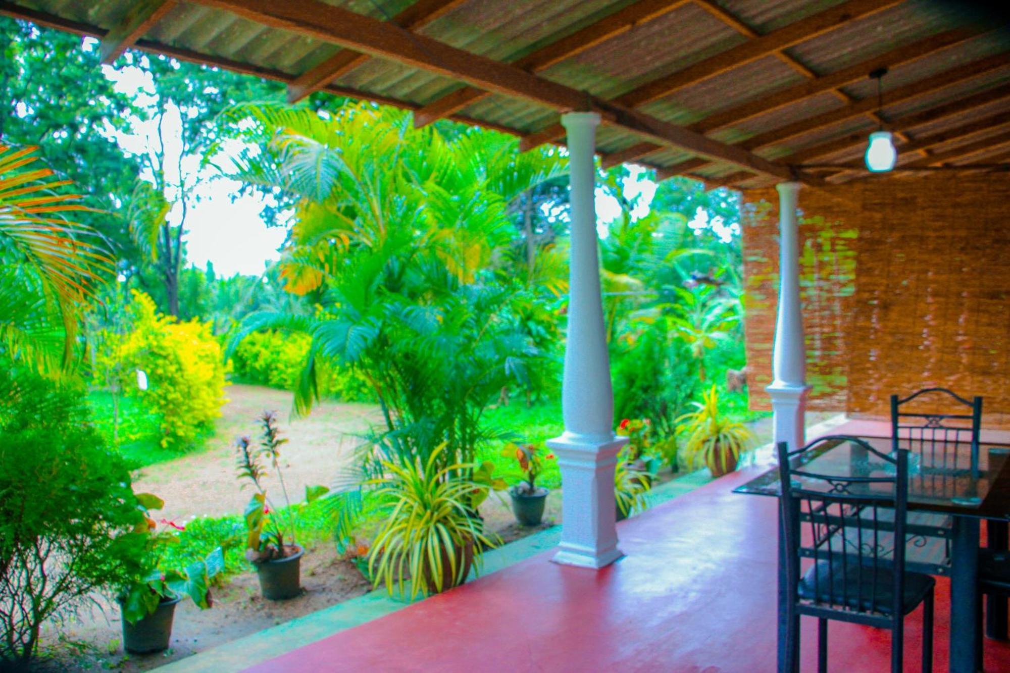 Chanaka Holiday Inn Sigiriya Exterior foto