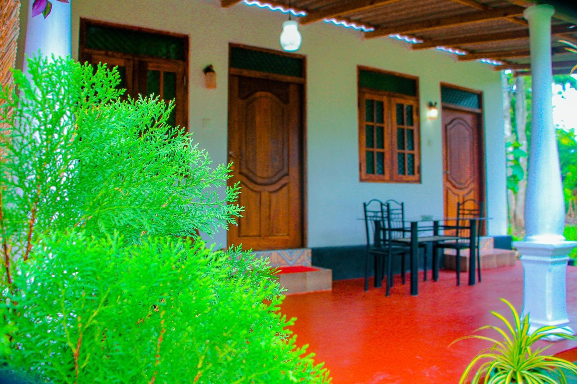 Chanaka Holiday Inn Sigiriya Exterior foto